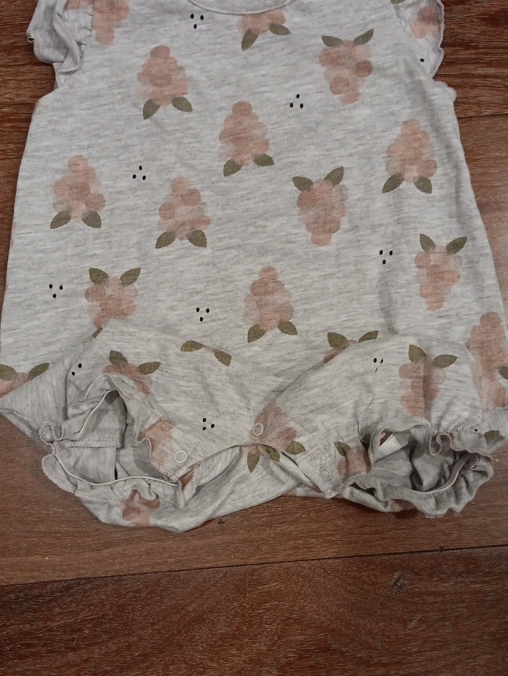 Grape Ruffle Onesie ๐ - Picture 3 of 7